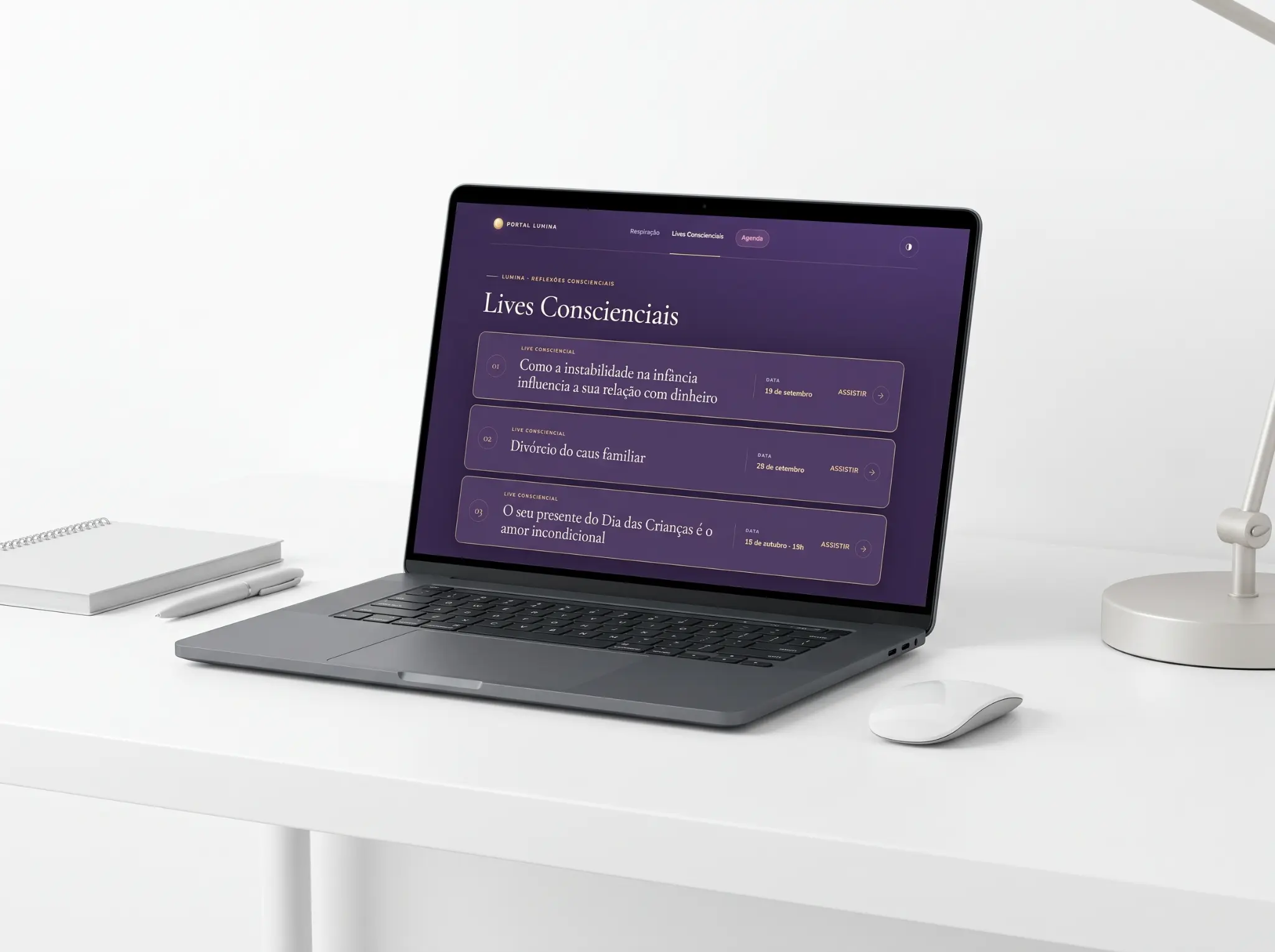 Notebook exibindo o Portal Lumina com aulas e encontros conscientes
